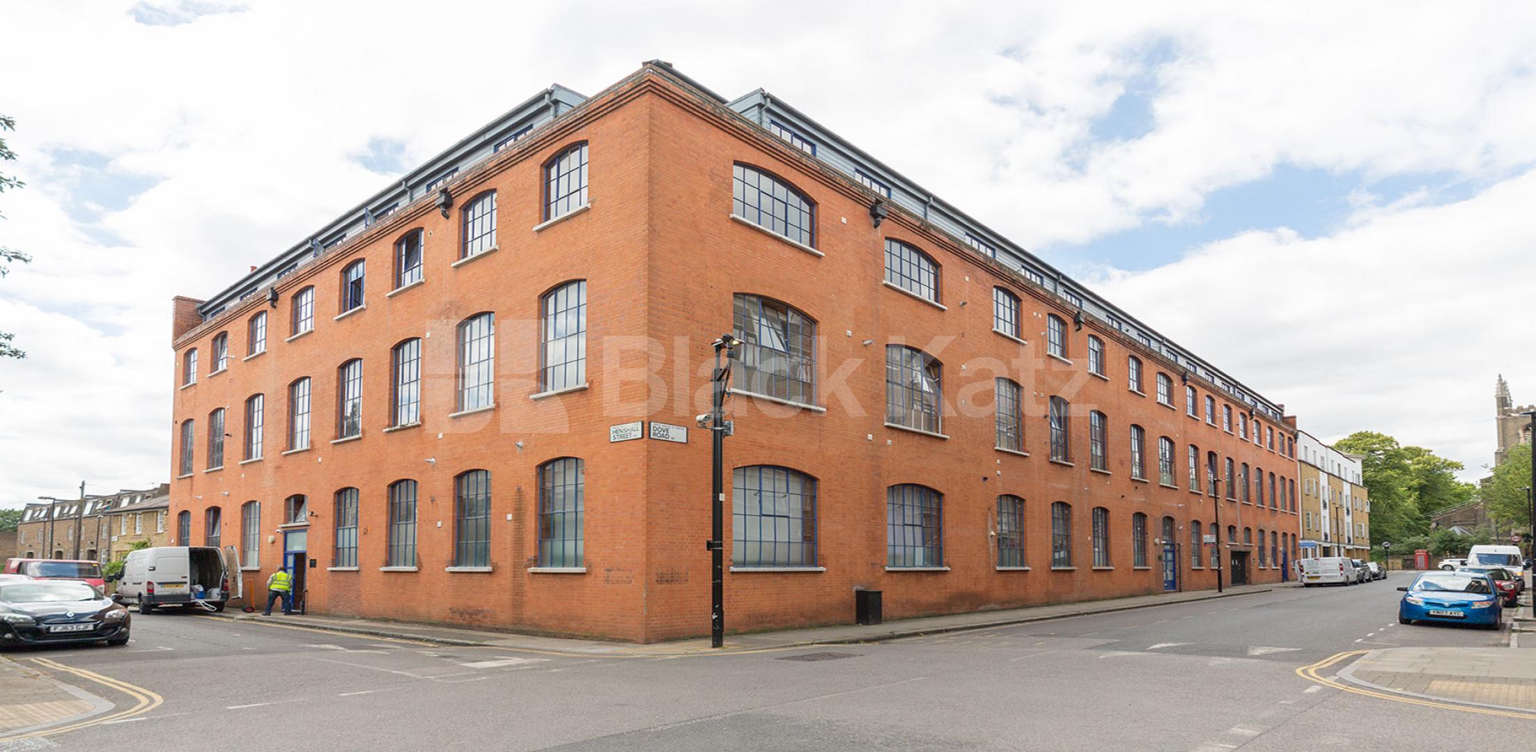 			SPACIOUS WAREHOUSE CONVERSION, 1 Bedroom, 1 bath, 1 reception Flat			 Dove Road, ISLINGTON/CANONBURY N1